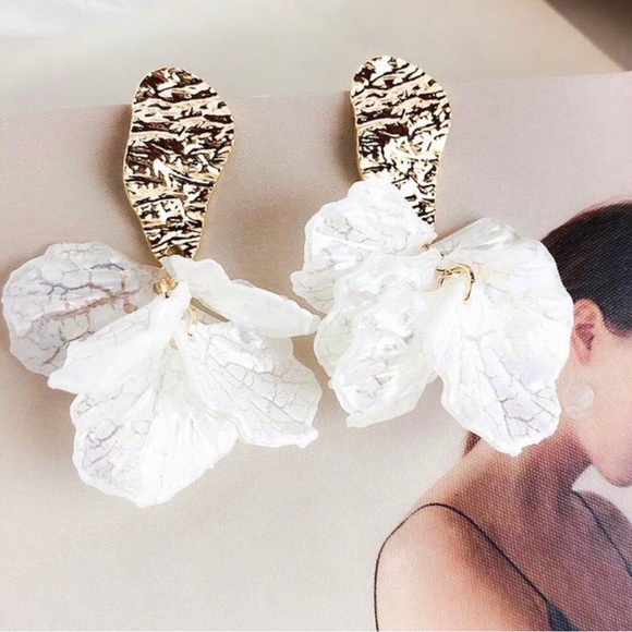 Light Weight White Petal Dangle Stud Earrings - Picture 5 of 9